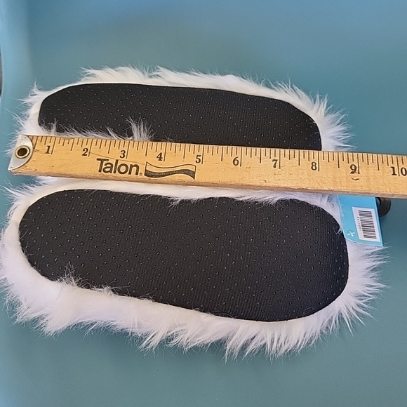 NWT Youth S/M Fuzzy Yeti Christmas Shoppe Slippers Furry White Blue Glitter - Picture 2 of 10